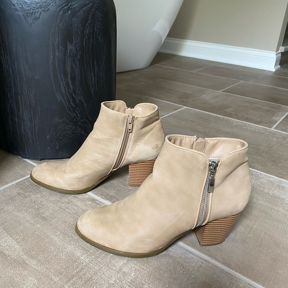 Style & Co Beige Booties in size 8 - Picture 4 of 10